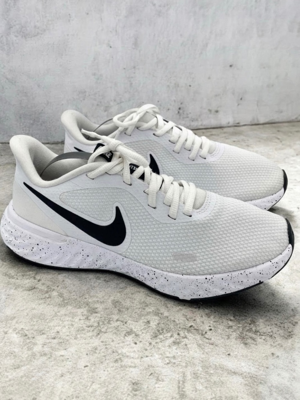 NIKE revolution 5 women’s running white sneakers Size 8.5